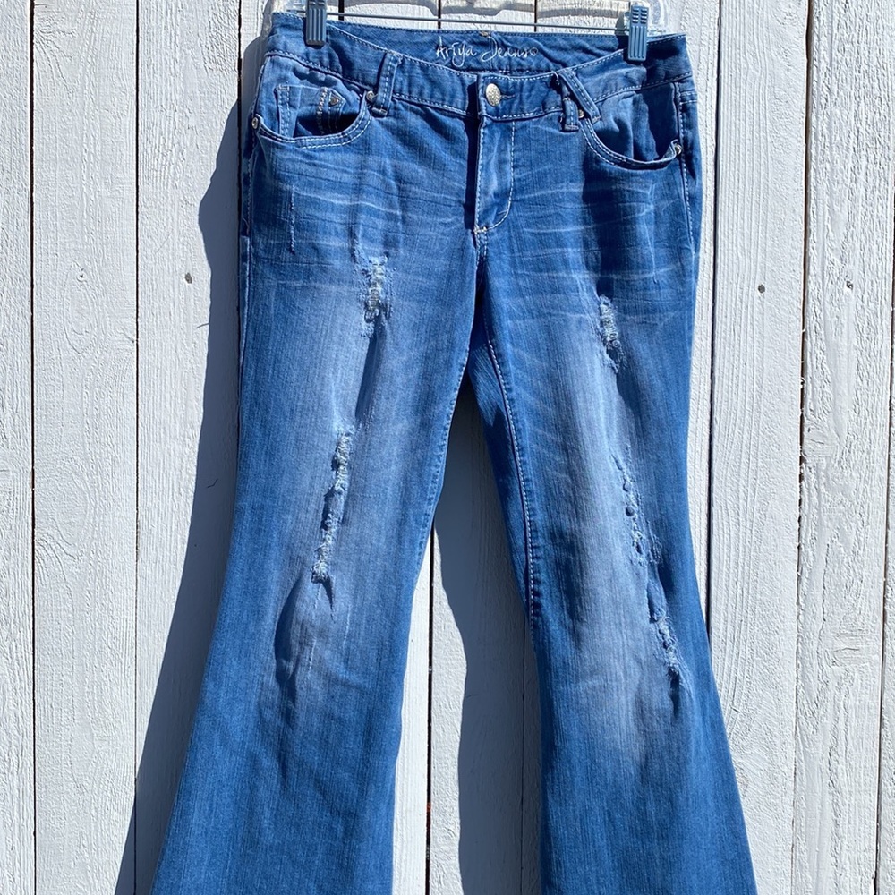 Ariya Jeans - Picture 5 of 14